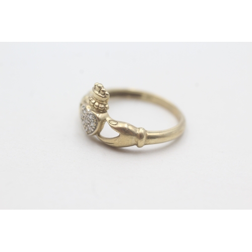 43 - 9ct gold vintage diamond Claddagh ring (2g) Size N