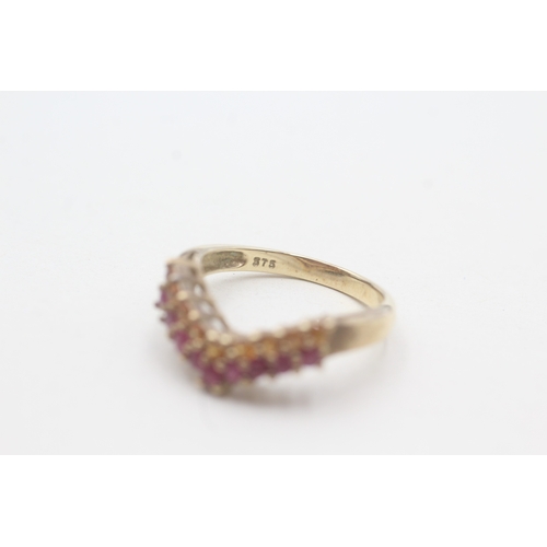 51 - 9ct gold ruby and orange gemstone chevron ring (3.5g) Size P