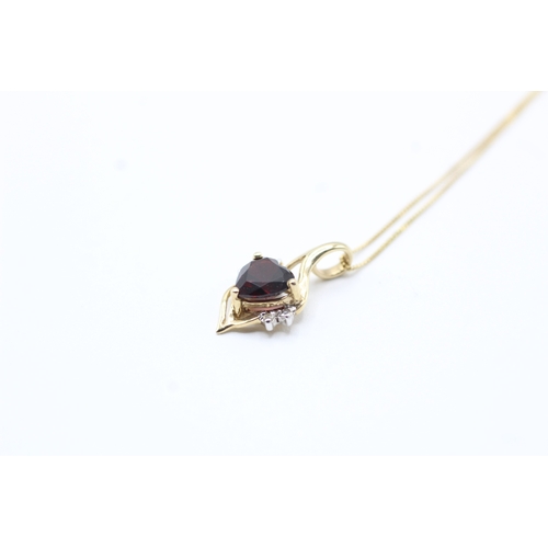 53 - 9ct gold heart cut garnet & diamond pendant necklace (1.2g)