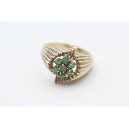 69 - 9ct gold emerald ring (3.8g) Size Q 1/2