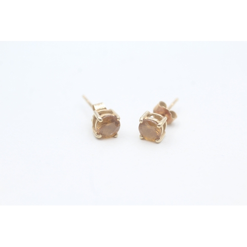 78 - 9ct gold citrine stud earrings (1g)