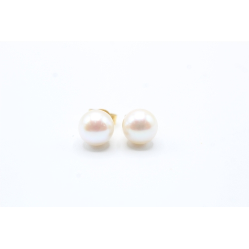 82 - 18ct gold cultured pearl stud earrings (1.4g)