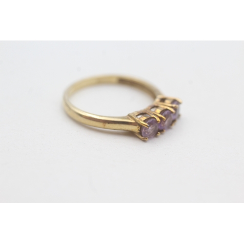 94 - 9ct gold amethyst three stone ring (2.1g) Size N 1/2