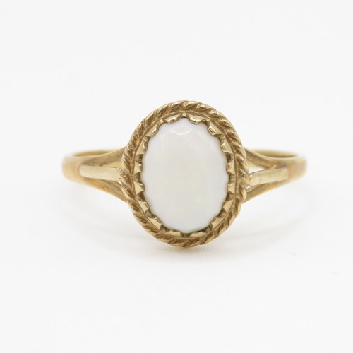 174 - 9ct gold opal ring (1.4g) Size N