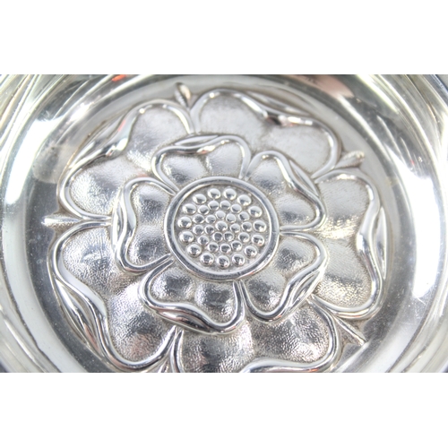 338 - Vintage 1953 London Sterling Silver Rose Detailed Bon Bon / Trinket Dish (103g)