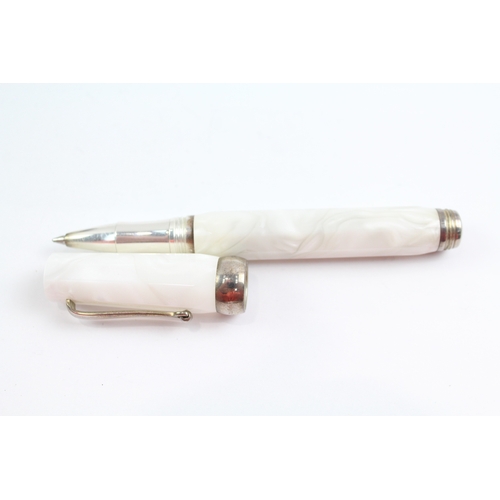 472 - MONTEGRAPPA White Resin & .925 Sterling Silver Detail Ladies Rollerball Pen