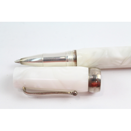 472 - MONTEGRAPPA White Resin & .925 Sterling Silver Detail Ladies Rollerball Pen