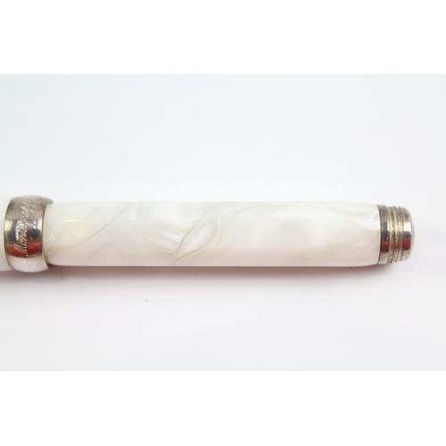 472 - MONTEGRAPPA White Resin & .925 Sterling Silver Detail Ladies Rollerball Pen