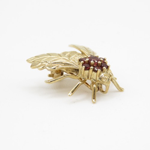 1 - 9ct Gold and red gemstone bug brooch (3.2g)