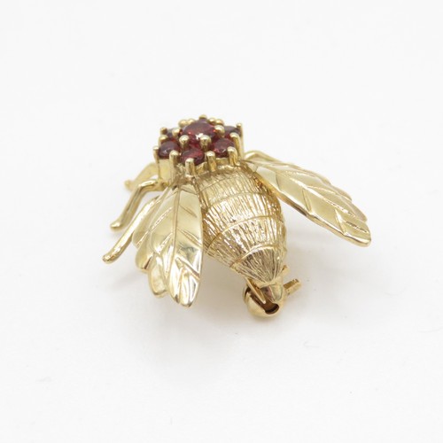 1 - 9ct Gold and red gemstone bug brooch (3.2g)