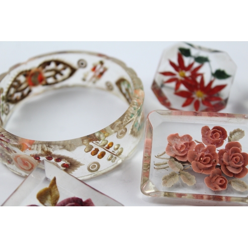 266 - Collection of Early Plastic Jewellery inc. Reverse Carved, Floral x 10 100g