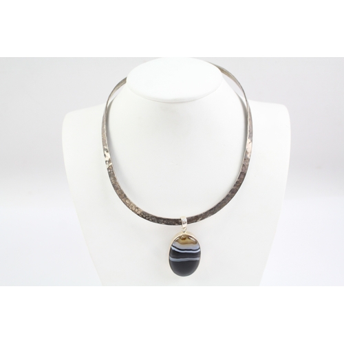 278 - Sterling Silver Hammered Torque Collar Necklace w/ Agate Pendant 36g