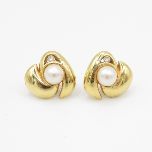 64 - 9ct gold cultured pearl & white gemstone stud earrings (2.4g)