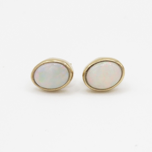 71 - 9ct gold opal stud earrings (1.3g)