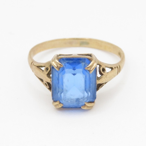 80 - 9ct gold vintage blue paste dress ring (2.2g) Size O