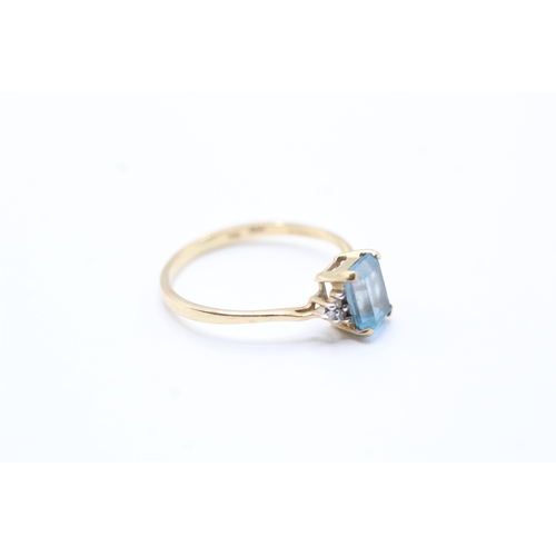 104 - 9ct gold blue topaz & diamond dress ring (1.5g) Size O 1/2