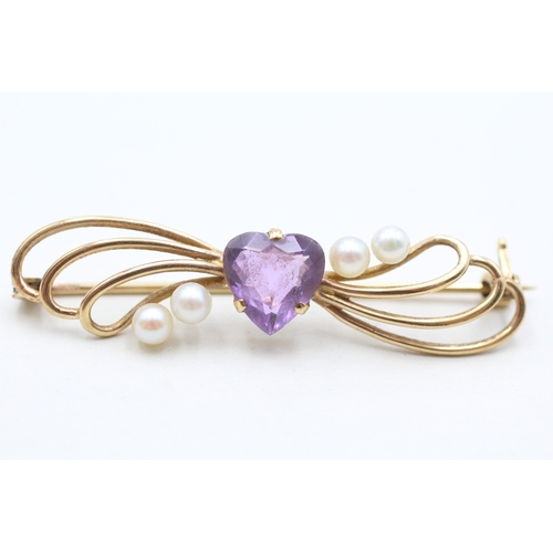 108 - 9ct gold heart cut amethyst & cultured pearl brooch (3.3g)