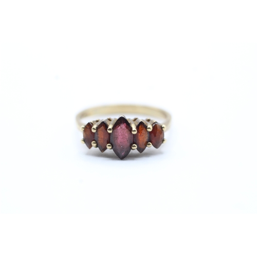 117 - 9ct gold vintage marquise cut garnet dress ring (2.6g) Size N