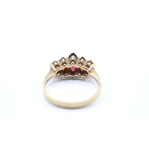 117 - 9ct gold vintage marquise cut garnet dress ring (2.6g) Size N