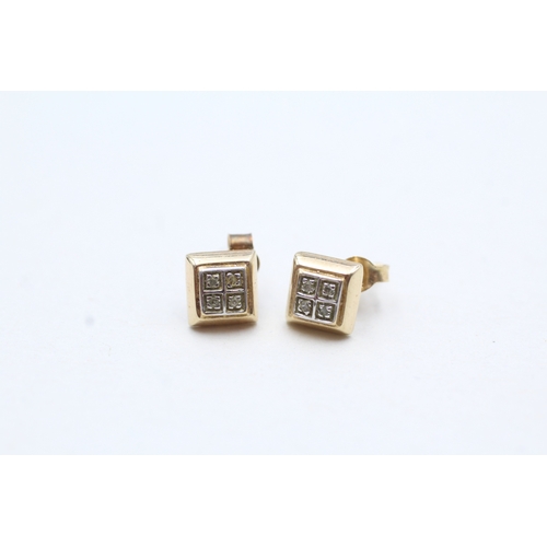 122 - 9ct gold diamond stud earrings (0.9g)