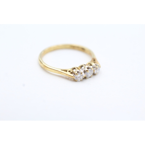 137 - 18ct gold diamond trilogy ring (2g) Size L 1/2