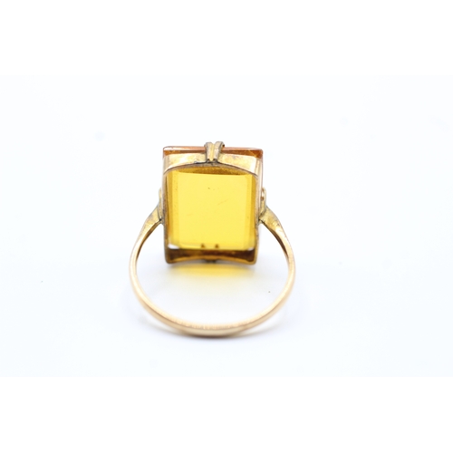 138 - 9ct gold antique paste single stone ring (5.6g) Size S