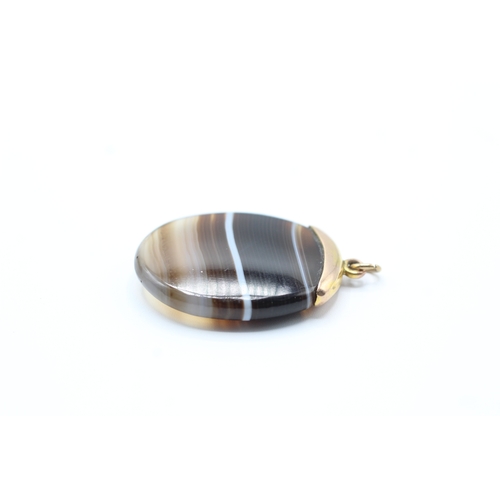 140 - 9ct gold agate pendant (3.2g)