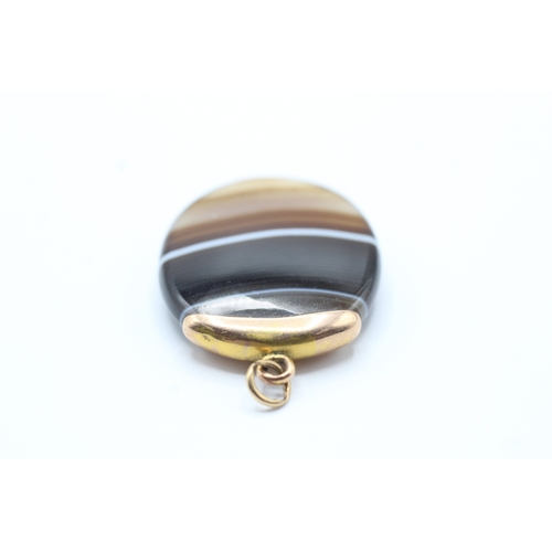 140 - 9ct gold agate pendant (3.2g)