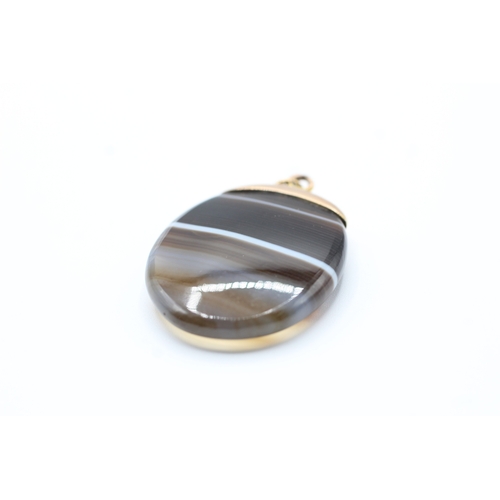 140 - 9ct gold agate pendant (3.2g)