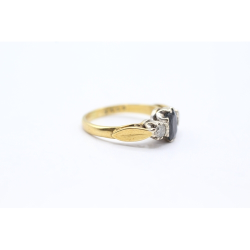 144 - 18ct gold diamond & sapphire three stone ring (3.7g) Size K