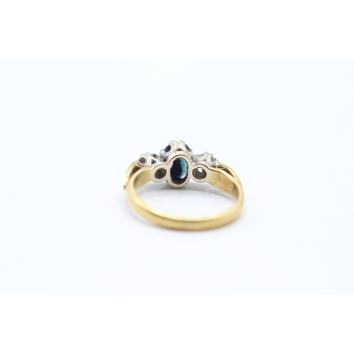 144 - 18ct gold diamond & sapphire three stone ring (3.7g) Size K