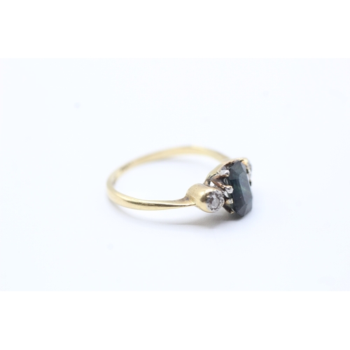 15 - 18ct gold sapphire and diamond set dress ring (2.1g) Size L 1/2