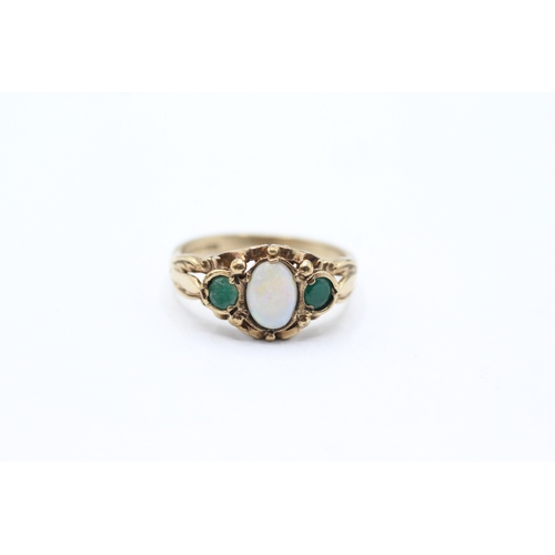 154 - 9ct gold vintage emerald & opal dress ring (3.5g) Size P