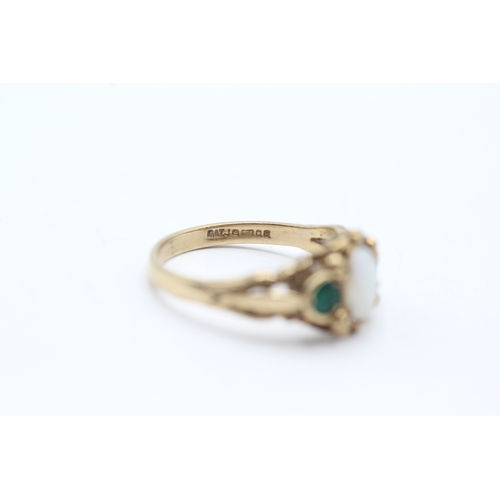 154 - 9ct gold vintage emerald & opal dress ring (3.5g) Size P