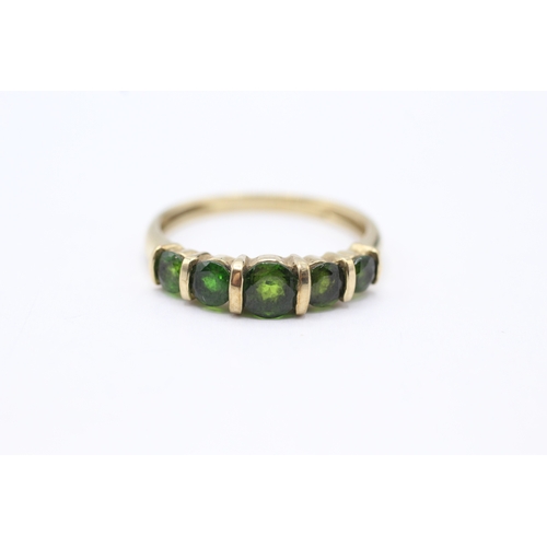 162 - 9ct gold diopside half eternity ring (2.1g) Size Q