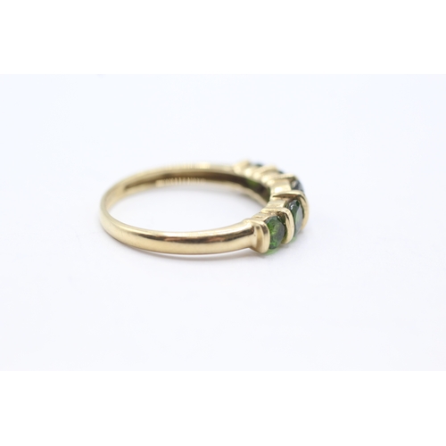 162 - 9ct gold diopside half eternity ring (2.1g) Size Q