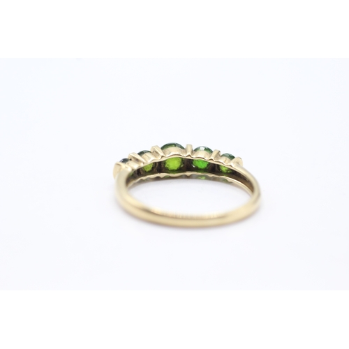 162 - 9ct gold diopside half eternity ring (2.1g) Size Q