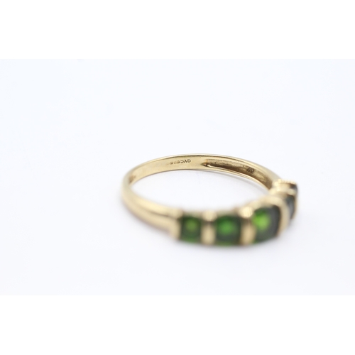 162 - 9ct gold diopside half eternity ring (2.1g) Size Q