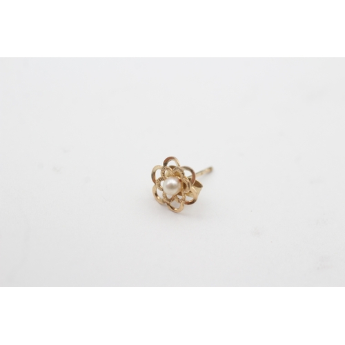 166 - 9ct gold cultured pearl floral stud earrings (0.4g)