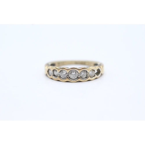 168 - 18ct gold diamond row ring as seen (2.4g) Size L