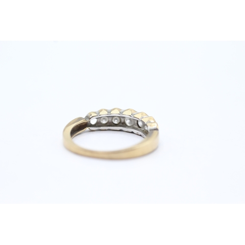 168 - 18ct gold diamond row ring as seen (2.4g) Size L