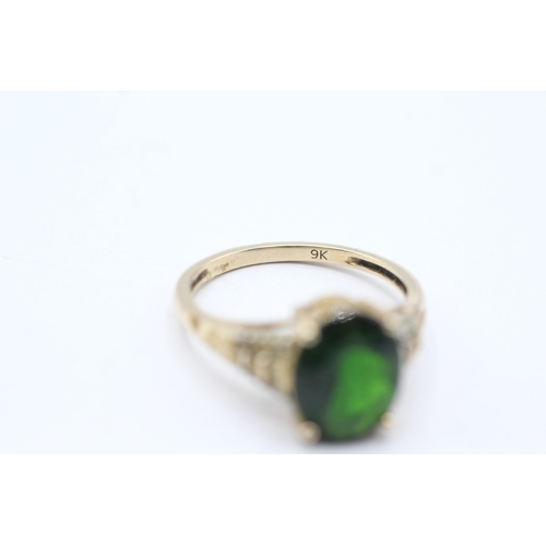 173 - 9ct gold diopside single stone ring with diamond set shoulders (2.7g) Size O 1/2