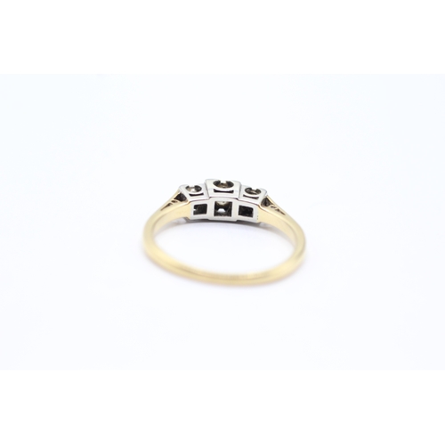 175 - 18ct gold three stone diamond ring (2.8g) Size O