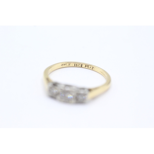 175 - 18ct gold three stone diamond ring (2.8g) Size O