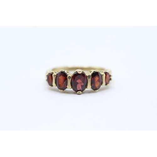 179 - 9ct gold garnet five stone ring (3.3g) Size N