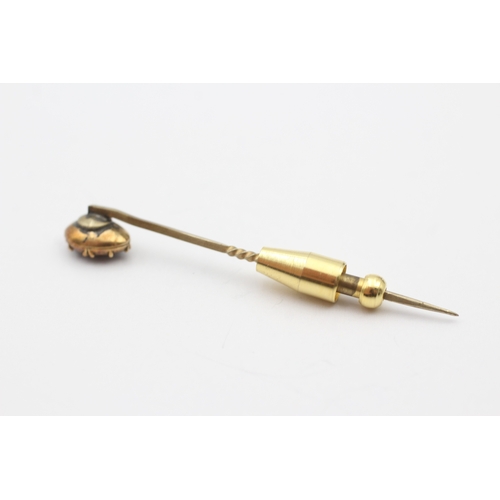 18 - 9ct gold antique foiled back garnet stick pin with a base metal pin (2.4g)