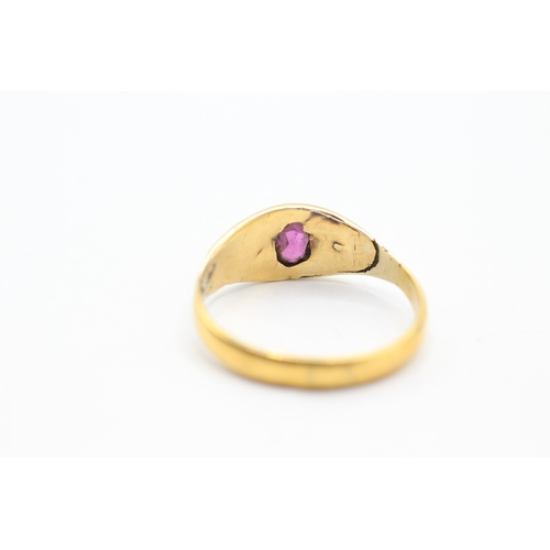 187 - 18ct gold purple garnet & diamond trilogy ring (3g) Size T