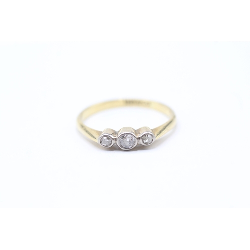 200 - 18ct gold & platinum diamond trilogy ring (2.2g) Size K 1/2