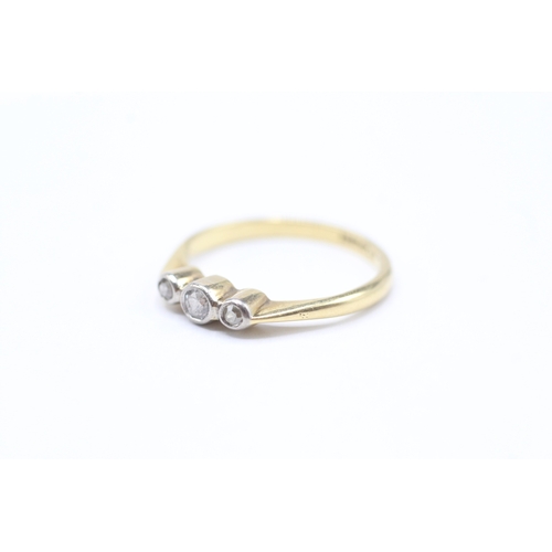 200 - 18ct gold & platinum diamond trilogy ring (2.2g) Size K 1/2