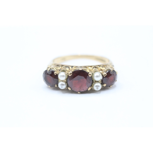 21 - 9ct gold garnet and faux pearl ring (2.9g) Size M